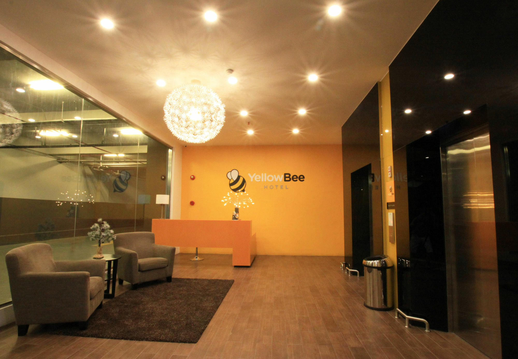Yellow Bee Tangerang Eksteriør billede